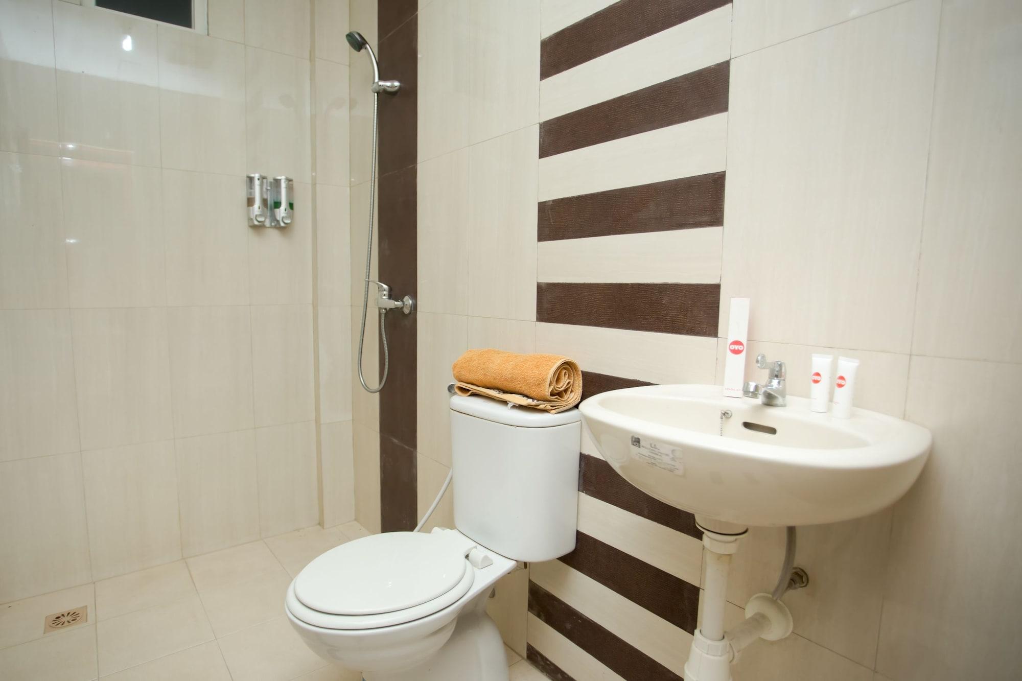 Oyo 850 Lapan Lapan Hotel Banjarmasin  Bagian luar foto