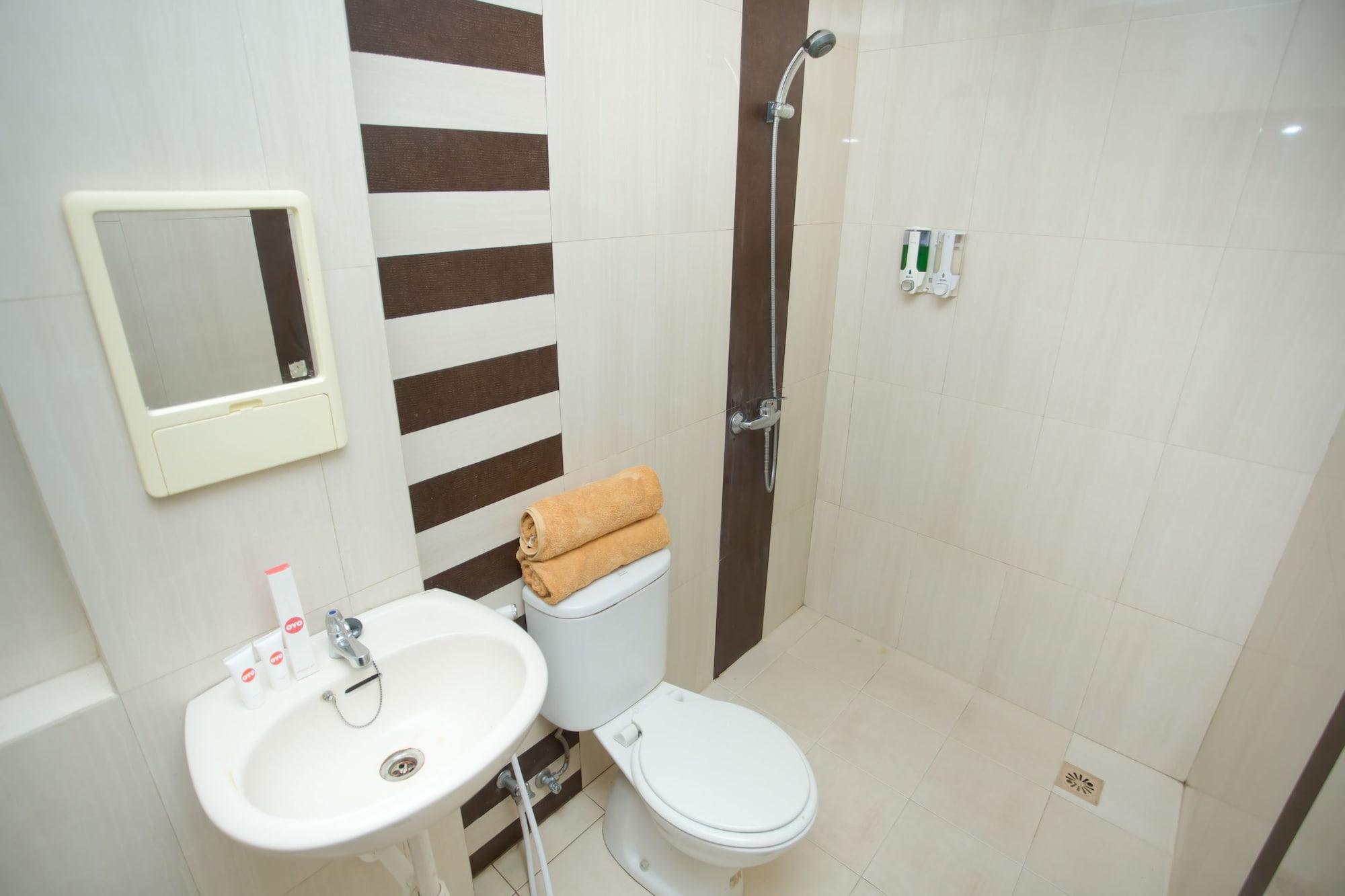 Oyo 850 Lapan Lapan Hotel Banjarmasin  Bagian luar foto