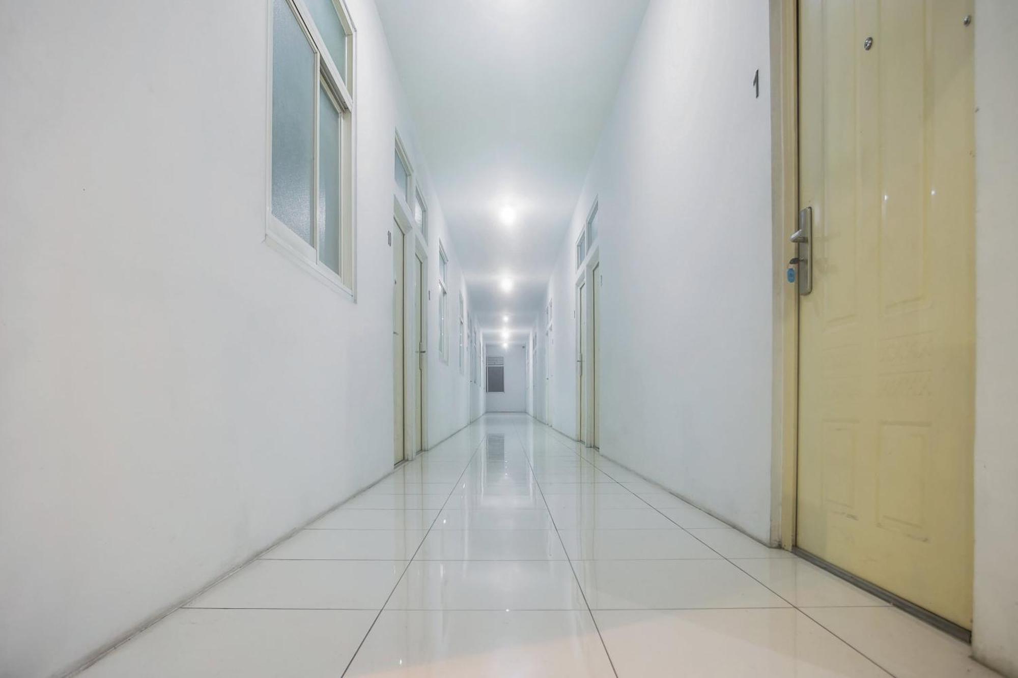Oyo 850 Lapan Lapan Hotel Banjarmasin  Bagian luar foto