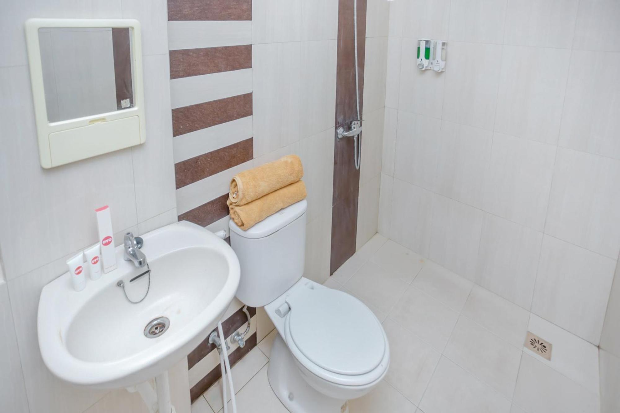Oyo 850 Lapan Lapan Hotel Banjarmasin  Bagian luar foto