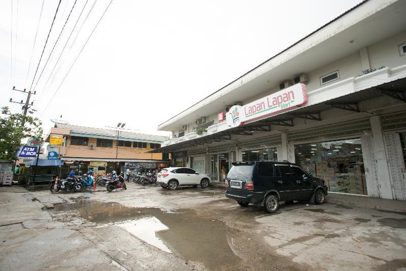 Oyo 850 Lapan Lapan Hotel Banjarmasin  Bagian luar foto