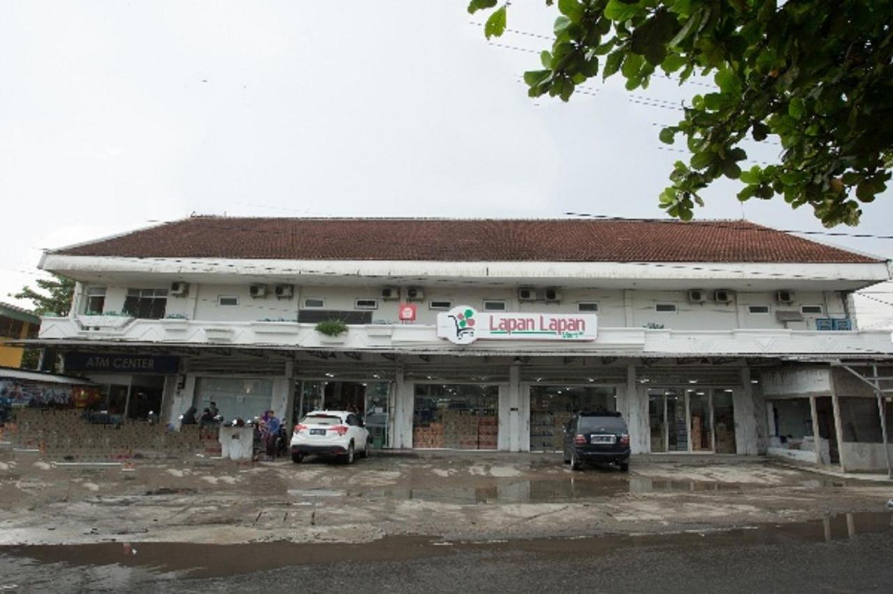 Oyo 850 Lapan Lapan Hotel Banjarmasin  Bagian luar foto